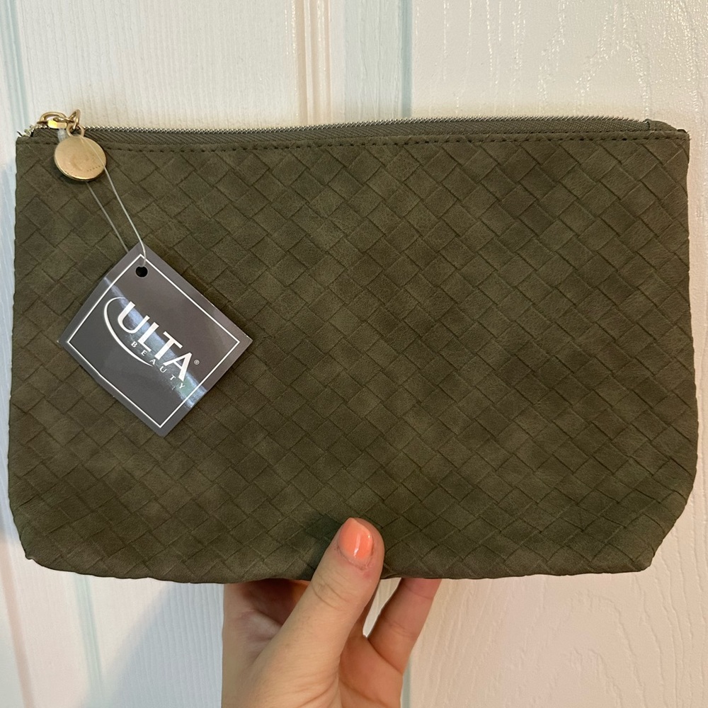 NWT ULTA GREEN MAKEUP BAG